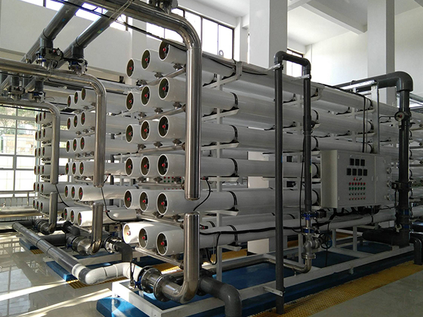 工業(yè)純水設(shè)備生產(chǎn)廠家：重塑水質(zhì)傳奇的科技先鋒！